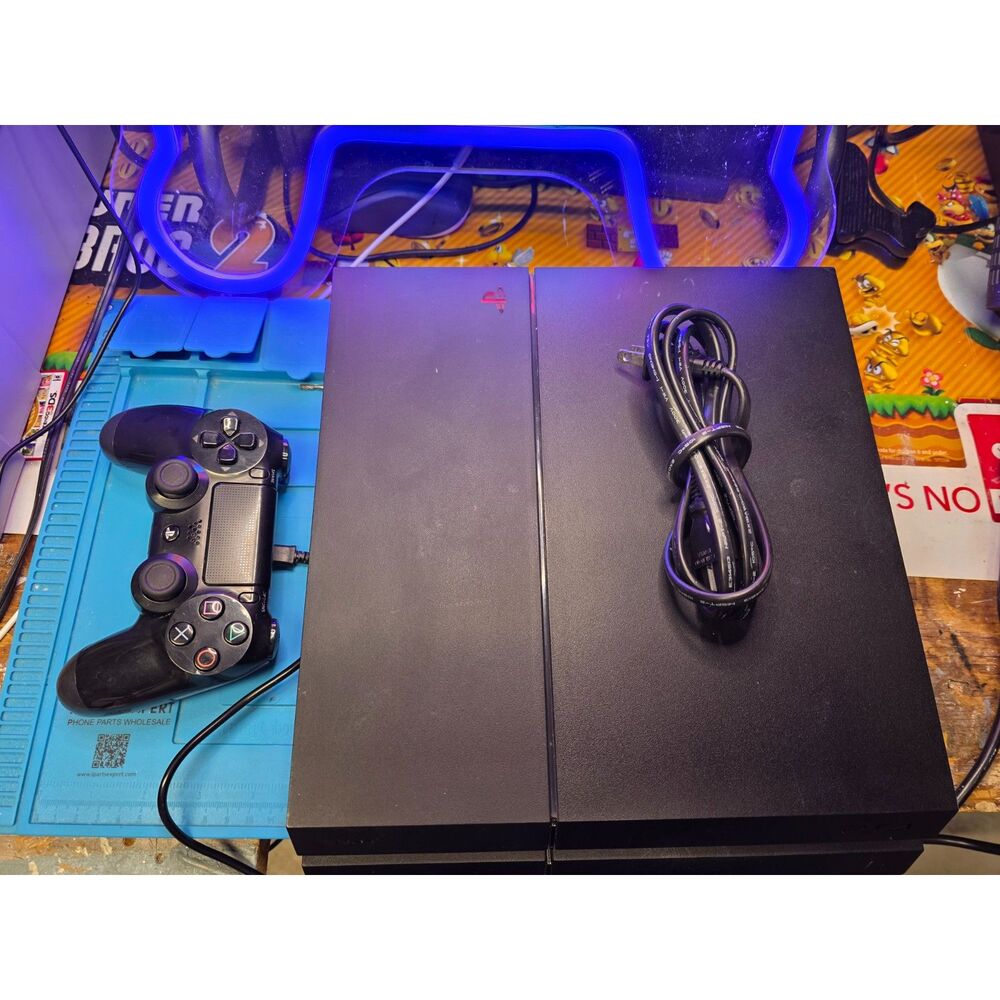 Sony PlayStation 4 Console CUH-1215A 500GB Console Bundle - Please read!